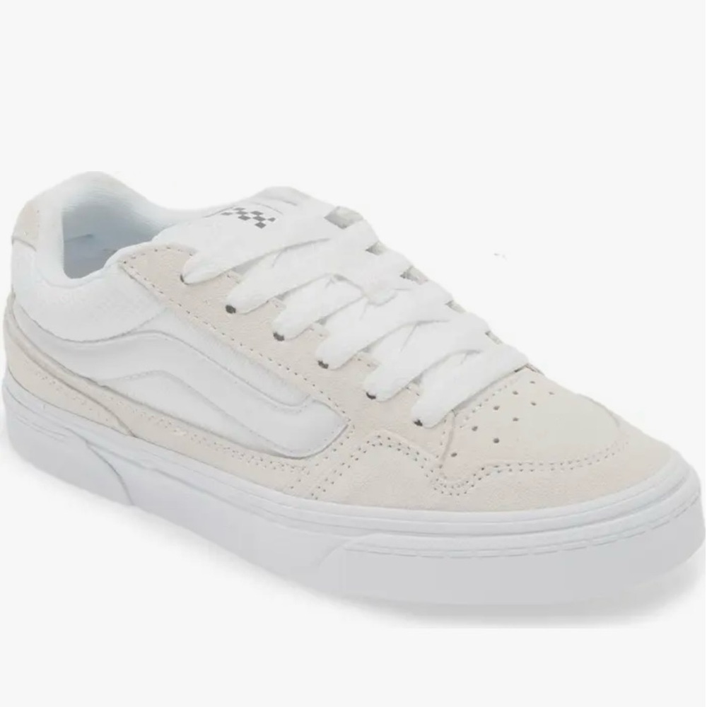 Vans Women's Low-Top Sneakers in White and Cream